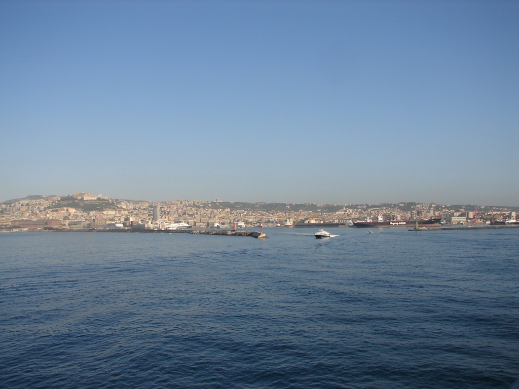 2008/03(March)/AroundTheWorld/Isle of Capri/1024x768_Naples from Ferry Boat.jpg